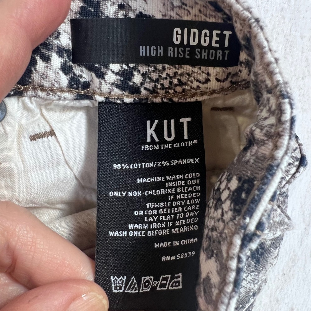 KUT from the Kloth Gidget High Rise Snakeskin Denim Shorts Snake Print - Picture 6 of 7
